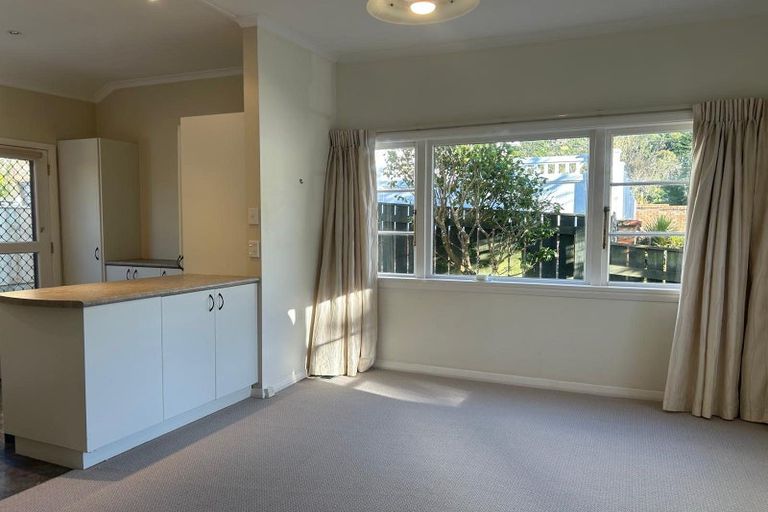 Photo of property in 6 Station Road, Khandallah, Wellington, 6035