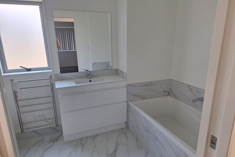 Photo of property in 78b Lincoln Park Avenue, Massey, Auckland, 0614