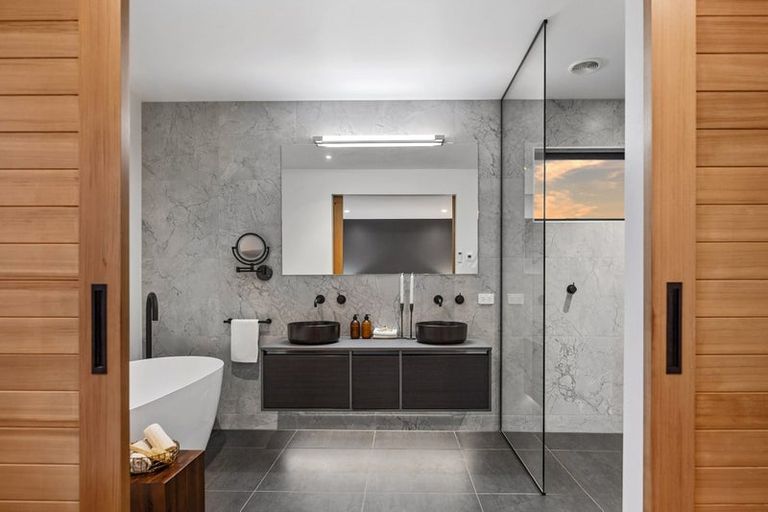 Photo of property in 9 Ridgelea Road, Long Bay, 0792