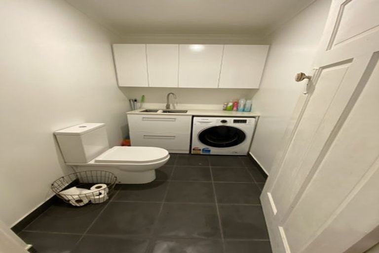 Photo of property in 48 Titirangi Road, New Lynn, Auckland, 0600
