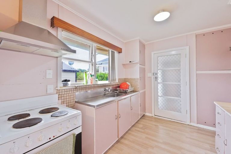 Photo of property in 28 Ellen St, 28 Ellen Street, Manurewa East, Auckland, 2102