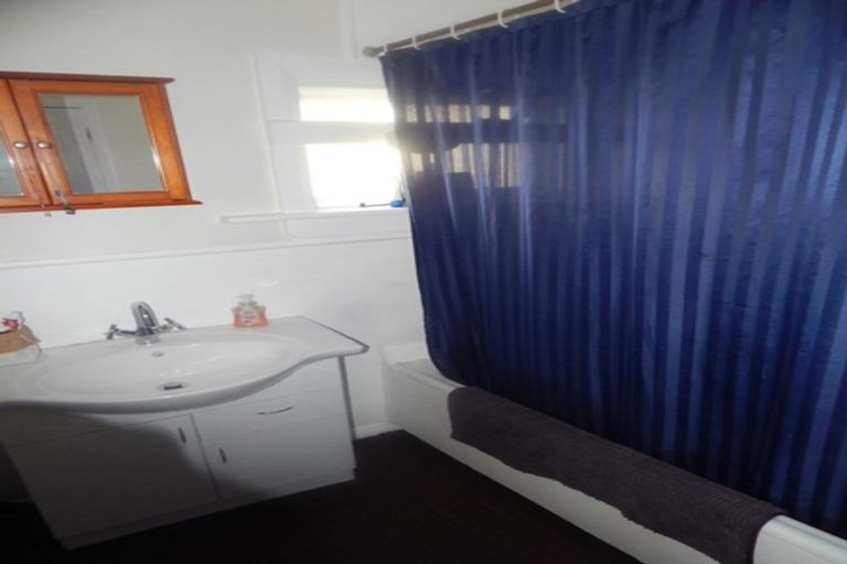 Photo of property in 15 Romilly Street, Westport, 7825