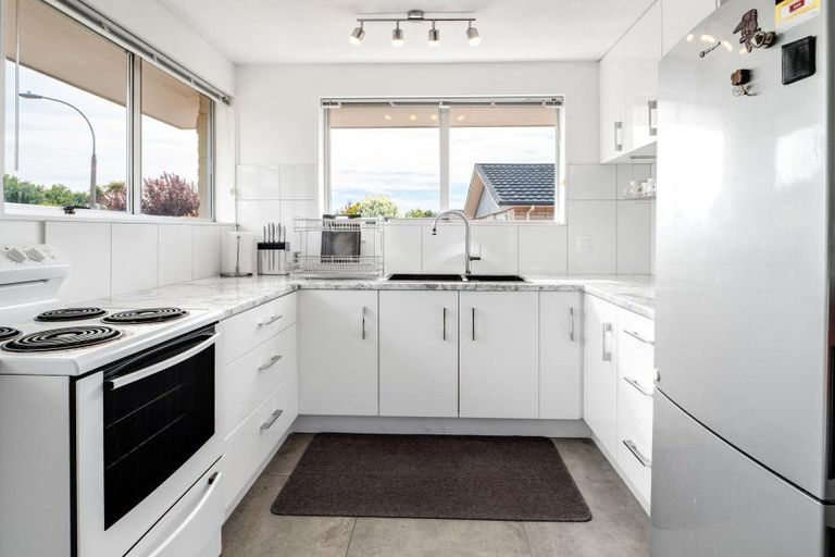 Photo of property in 57 Sarabande Avenue, Redwood, Christchurch, 8051
