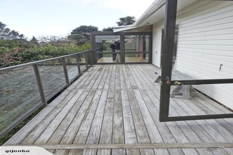 Photo of property in 35 Moffat Road, Red Beach, 0932