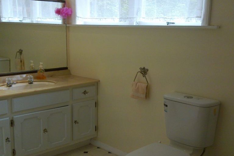 Photo of property in 124 Parkvale Road, Karori, Wellington, 6012