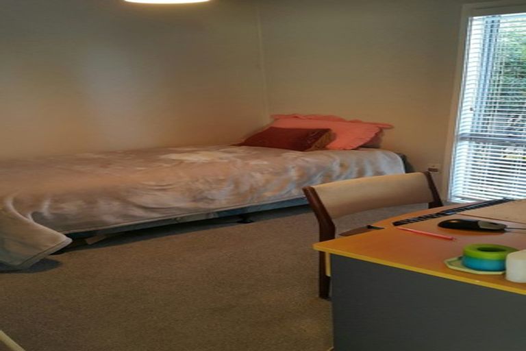 Photo of property in 2/16 Shanaway Rise, Hillcrest, Auckland, 0627