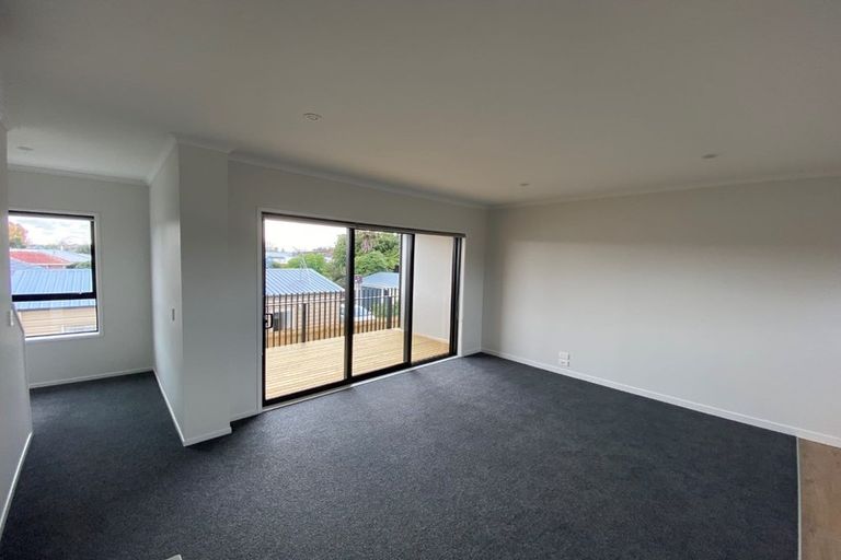 Photo of property in 5/5 Peachgrove Road, Te Atatu Peninsula, Auckland, 0610