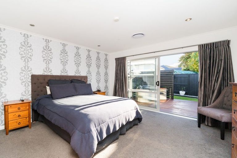 Photo of property in 26 Chestnut Close, Kelvin Grove, Palmerston North, 4414