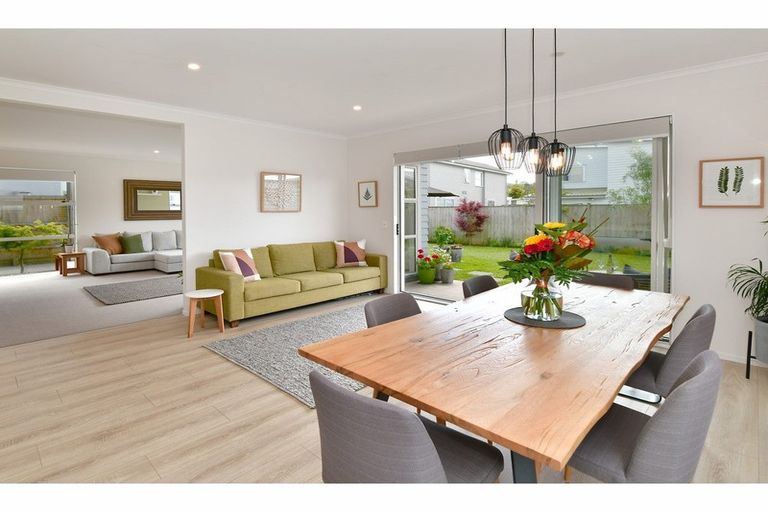 Photo of property in 6 Onekura Street, Red Beach, 0932