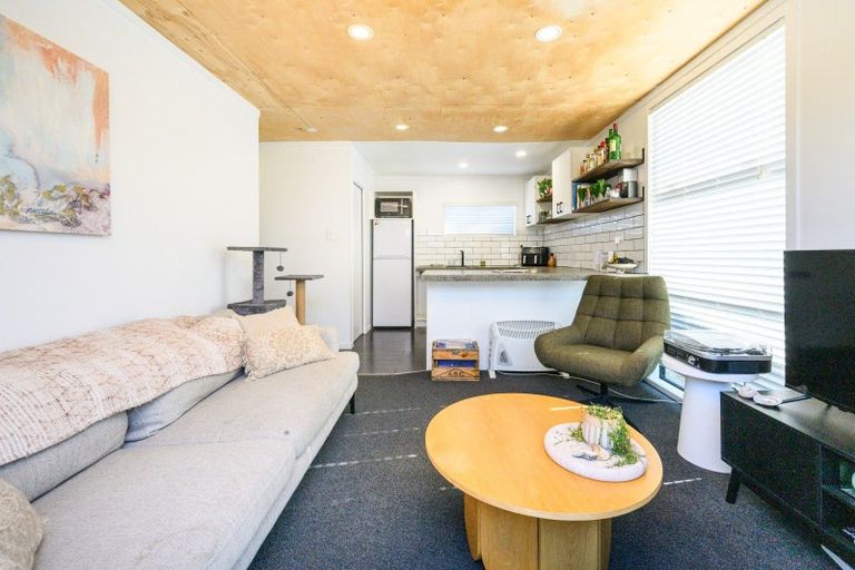 Photo of property in 10 Gladys Place, Kelvin Grove, Palmerston North, 4414