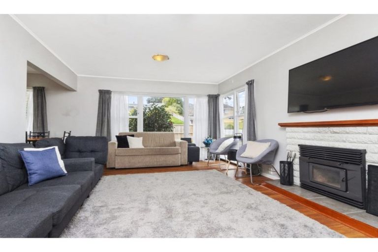 Photo of property in 10 Valley Road, Waiuku, 2123