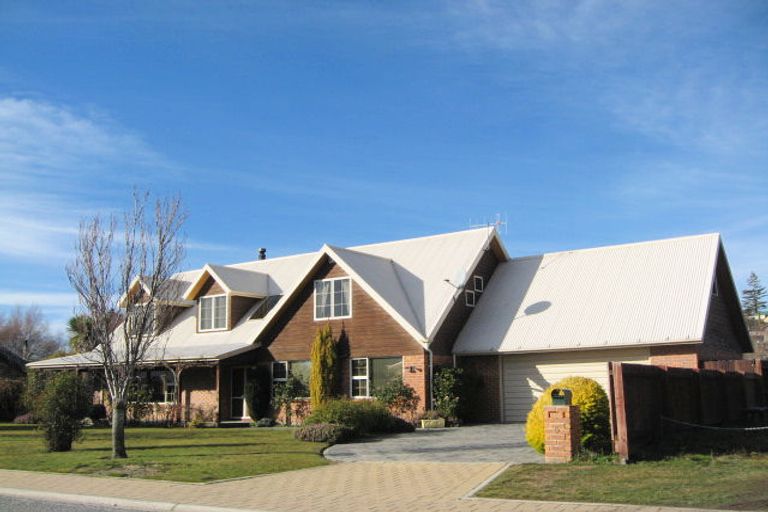 Photo of property in 5 Meadowstone Drive, Wanaka, 9305