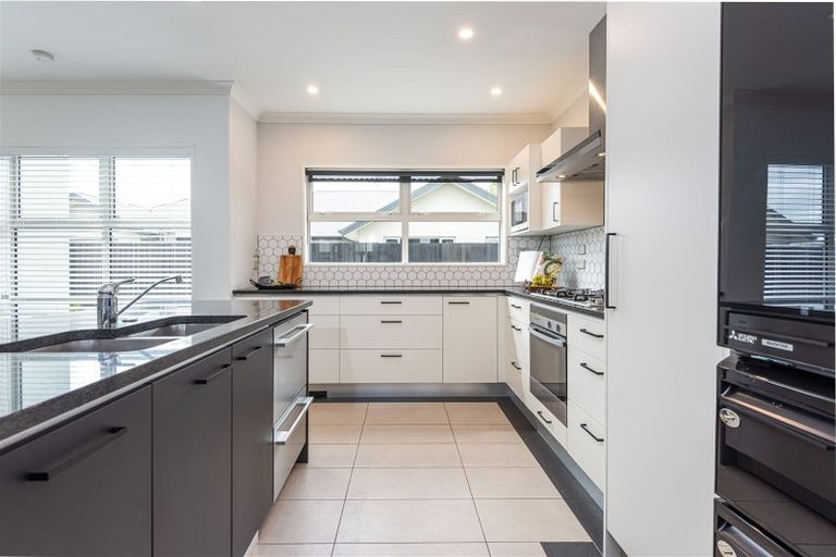 Photo of property in 28 James Hight Drive, Halswell, Christchurch, 8025