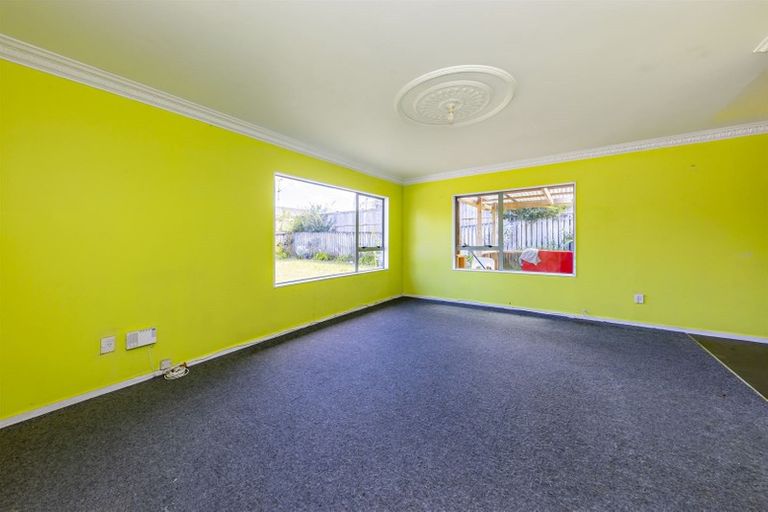 Photo of property in 11 Lori Place, Massey, Auckland, 0614