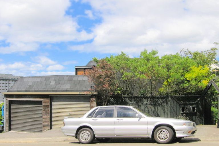 Photo of property in 2/27 Macdonald Crescent, Te Aro, Wellington, 6011