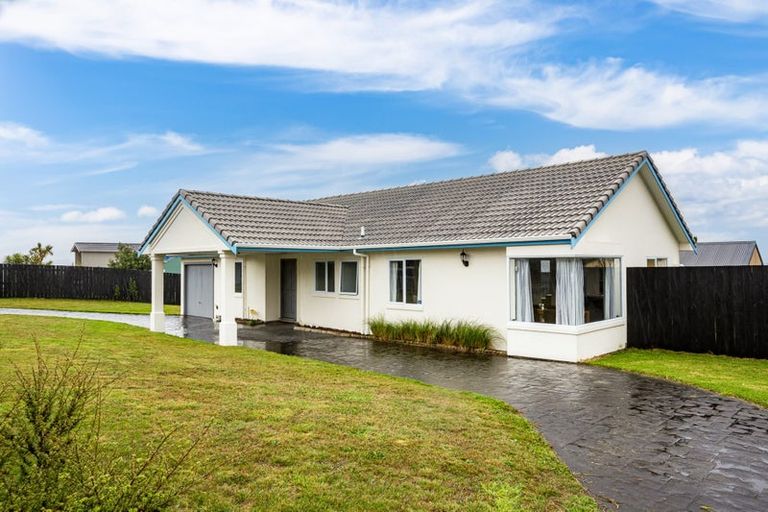 Photo of property in 2 Coventry Close, Ascot Park, Porirua, 5024