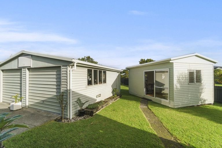 Photo of property in 38 Graham Avenue, Te Atatu Peninsula, Auckland, 0610