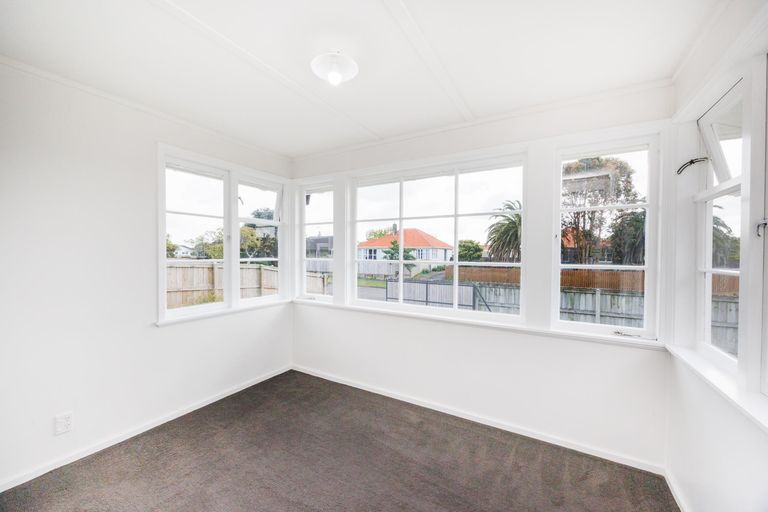 Photo of property in 104 Clyde Crescent, Roslyn, Palmerston North, 4414