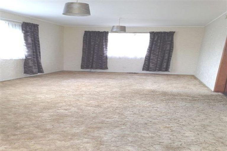 Photo of property in 4 Helleur Road, Massey, Auckland, 0614