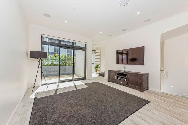 Photo of property in 4 Mayfly Lane, Hobsonville, Auckland, 0616