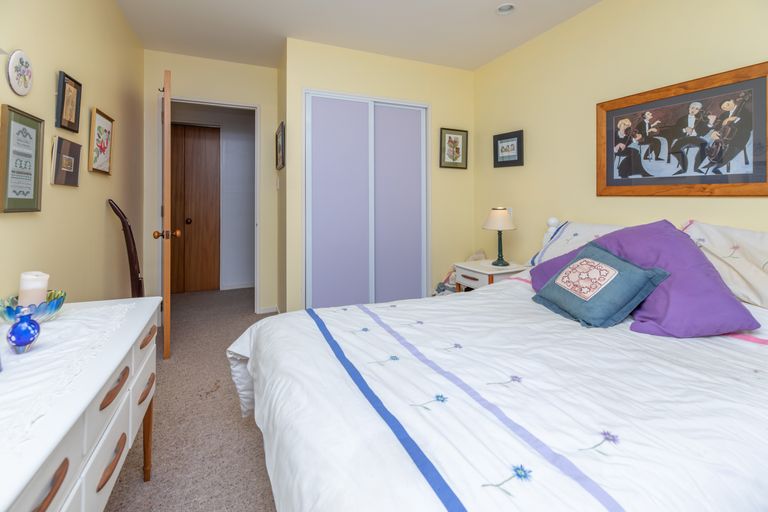 Photo of property in 2 Pentavon Lane, Avonhead, Christchurch, 8042