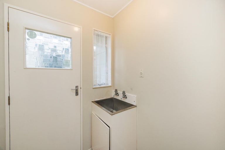 Photo of property in 15 Leander Place, Milson, Palmerston North, 4414