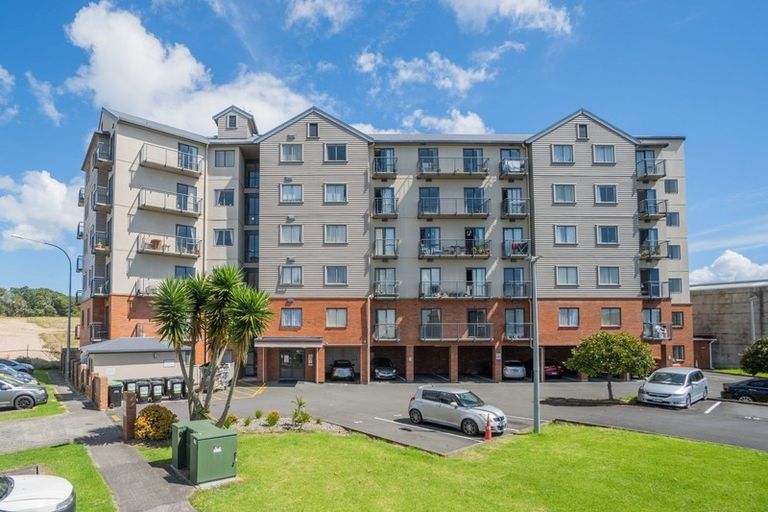 Photo of property in 6e/17 Crown Lynn Place, New Lynn, Auckland, 0600