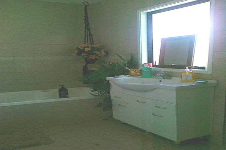 Photo of property in 57 Holmes Drive South, Massey, Auckland, 0614