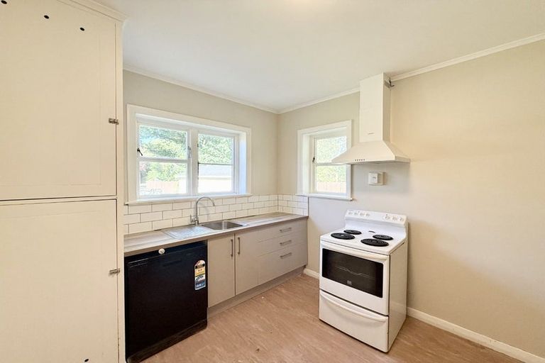 Photo of property in 73 Ford Road, Opawa, Christchurch, 8023