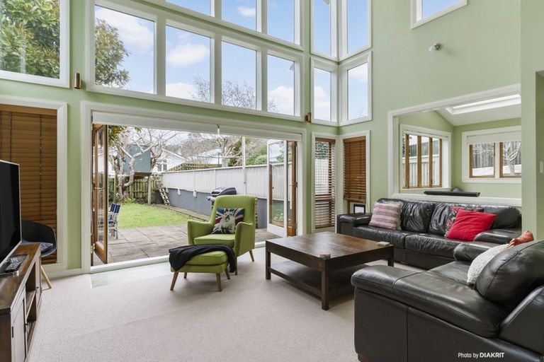 Photo of property in 17 Raine Street, Karori, Wellington, 6012