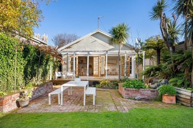 Photo of property in 65 Wiggins Street, Sumner, Christchurch, 8081