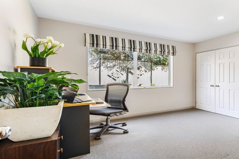 Photo of property in 20 Kunzea Place, Greenhithe, Auckland, 0632