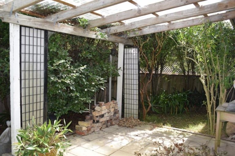 Photo of property in 14 Edgerton Road, Te Atatu Peninsula, Auckland, 0610