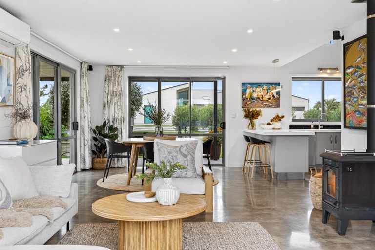 Photo of property in 11 Mer Place, Bay View, Napier, 4104