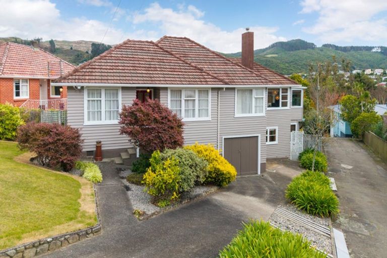 Photo of property in 64 Taylor Terrace, Tawa, Wellington, 5028