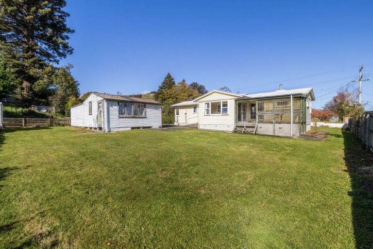 Photo of property in 9 Rangatira Road, Hunterville, 4730
