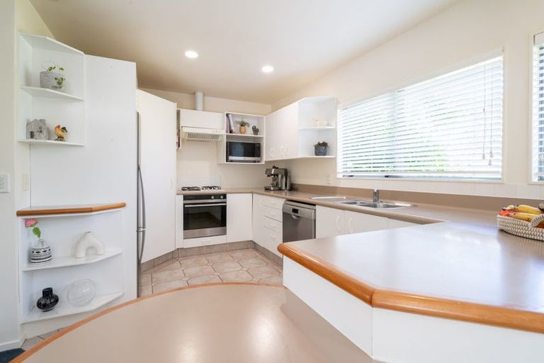 Photo of property in 2 Myers Grove, Churton Park, Wellington, 6037