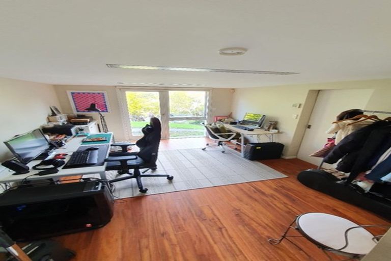 Photo of property in 10 Kororo Street, Northcote, Auckland, 0627