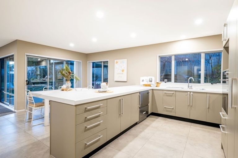 Photo of property in 6 Sumner Terrace, Aotea, Porirua, 5024