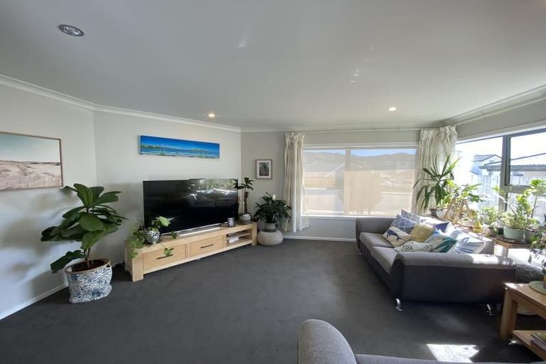 Photo of property in 25 Cresswell Place, Johnsonville, Wellington, 6037
