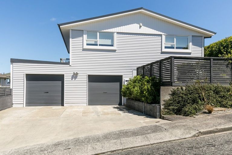 Photo of property in 4 Middlesex Place, Northland, Wellington, 6012