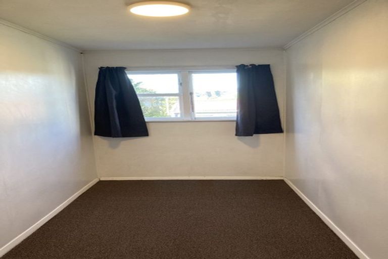 Photo of property in 81 Queens Drive, Lyall Bay, Wellington, 6022