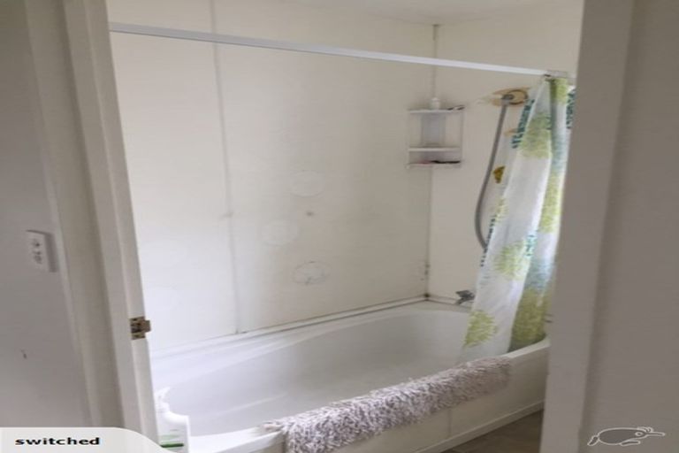 Photo of property in 2/54 Gloria Avenue, Te Atatu Peninsula, Auckland, 0610