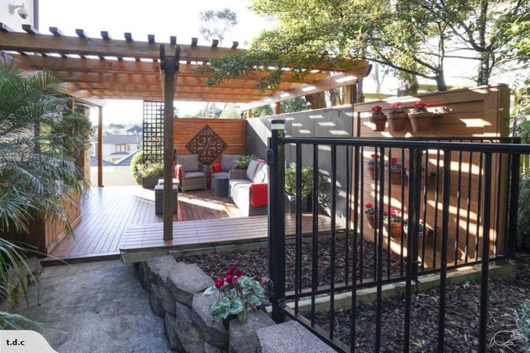 Photo of property in 30 Chamari Close, Titirangi, Auckland, 0604