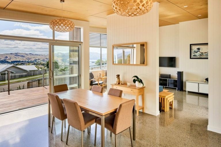 Photo of property in 3 Pacific View, Whitby, Porirua, 5024