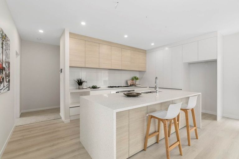 Photo of property in 98 Godfrey Drive, Orewa, 0931