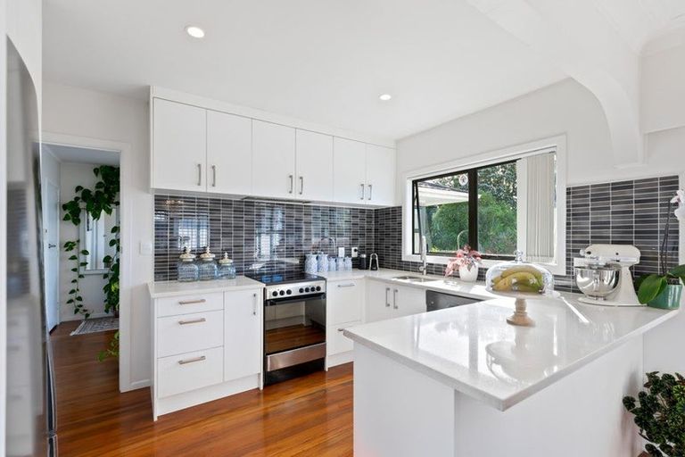 Photo of property in 213 Hobsonville Road, Hobsonville, Auckland, 0618