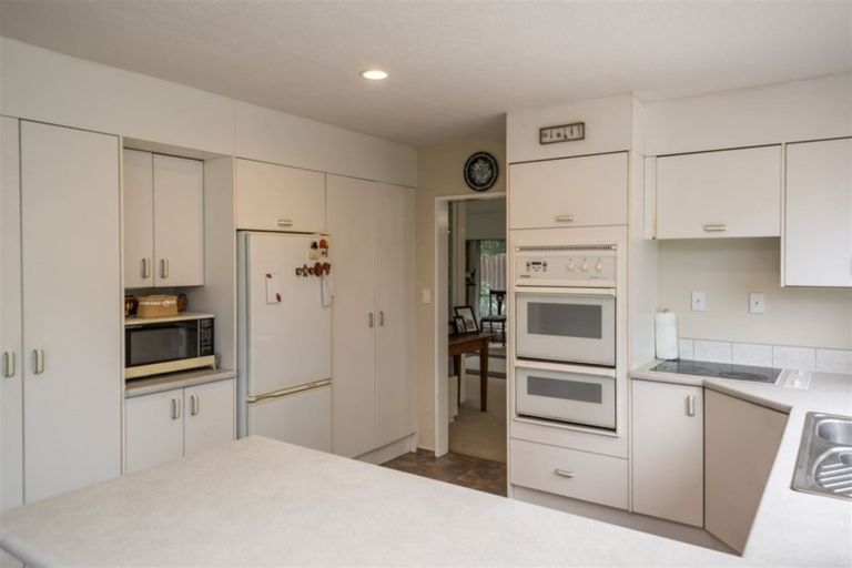 Photo of property in 11 Jamell Place, Avonhead, Christchurch, 8042