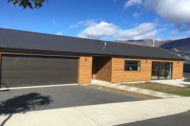 Photo of property in 34 Minaret Ridge, Wanaka, 9305