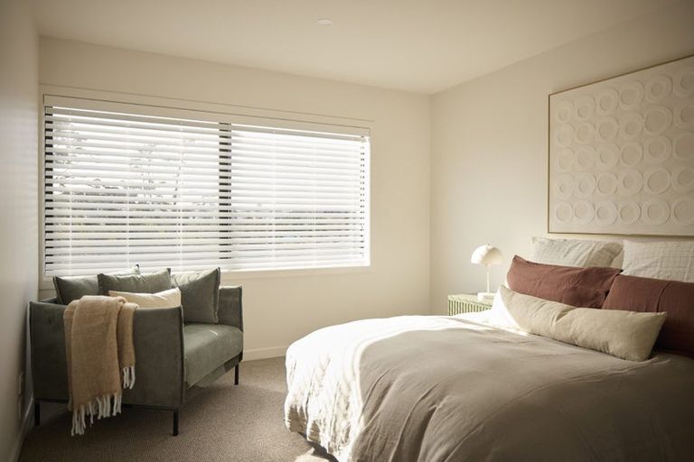 Photo of property in 9 Golden Fall Road, Hobsonville, 0616